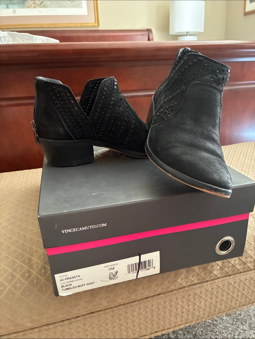 Vince Camuto Black Perforated Leather Cutout Ankle Booties
Prasata
